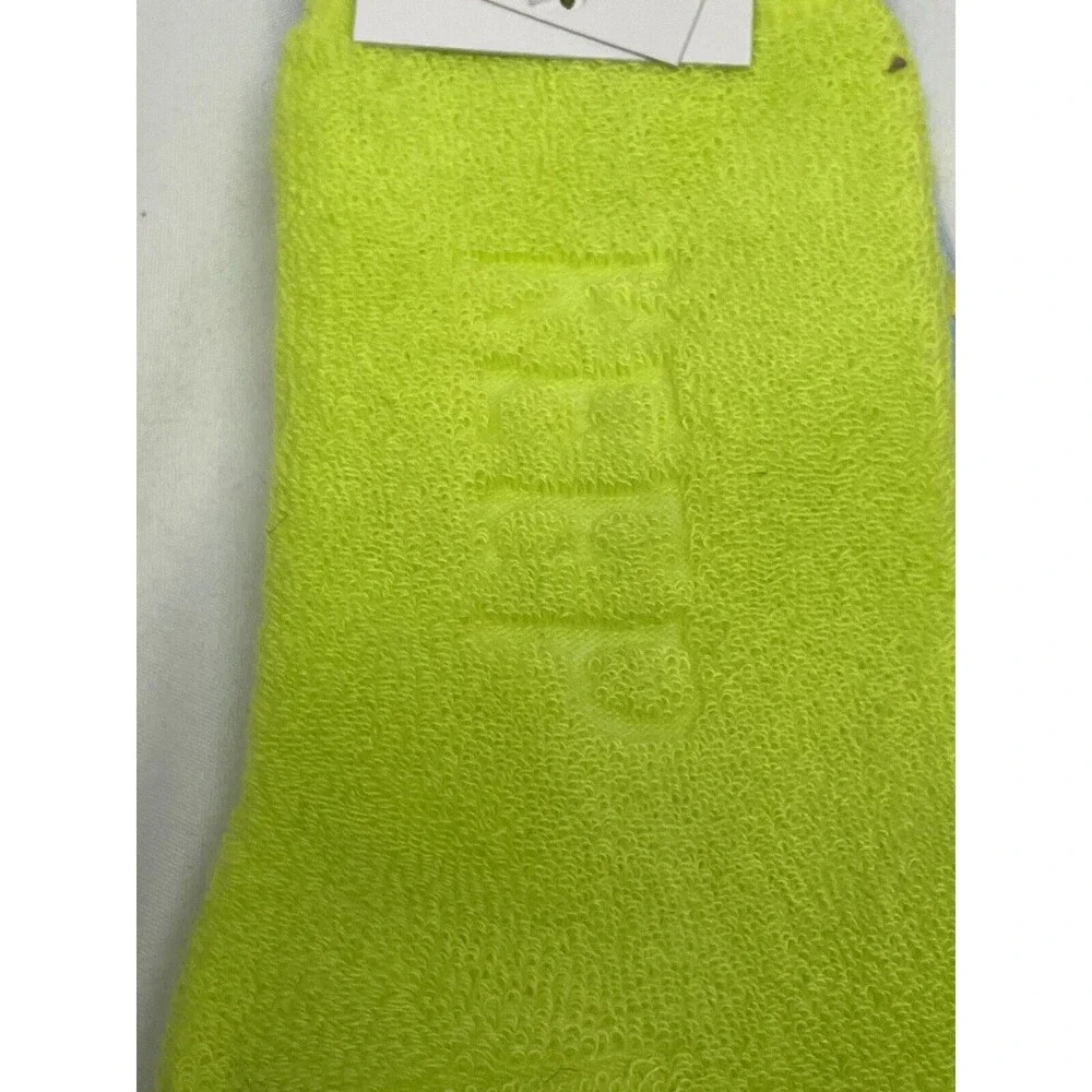 New Crayola 2-pack With Grips Terry Eyelash Wave Socks / Kids Socks 4 pairs
